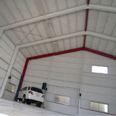 くるま工房はゆとりある空間で大切なお車をお預かり!