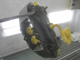 ブレーキキャリーに塗装 3、キャリパーに塗装します。