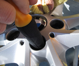 ホイールコーティング!ホイールナット穴も綺麗に