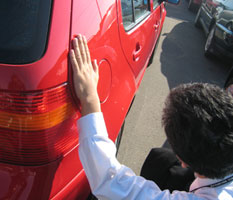 Ԃ̒̔Iԑ̂̕\ʂ̃LYEւ݁ACmF܂B